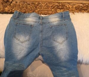 Source Unknown Women's High Rise Light Wash Distressed Jeans